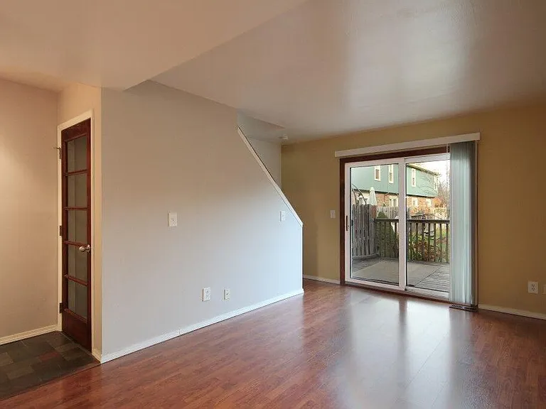 345 Clark St — Photo 10