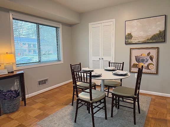 3rd image of 10656 Weymouth St APT 4
