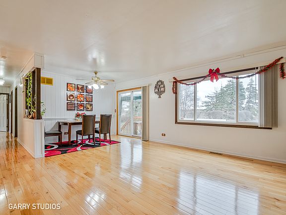3rd image of 1979 Glenrock Ln