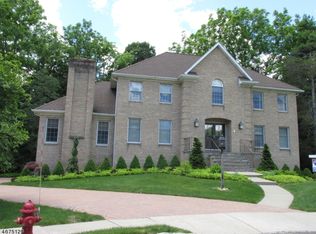 9 Laurel Ct, Oakland, NJ 07436