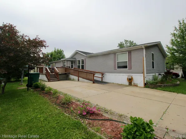 634 Grandshire Blvd, Fowlerville, MI 48836