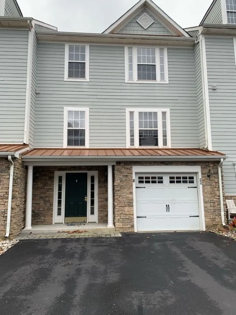 4 bed, 3.5 bath, 1799 sqft, $2,000 — Photo 1