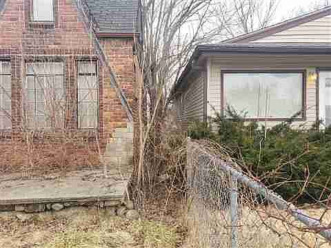 11709 W Outer Drive