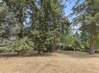 Suncrest Ave, Eugene, OR 97405