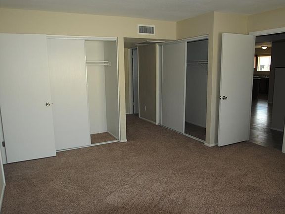 5th image of 1115 E Millett Ave