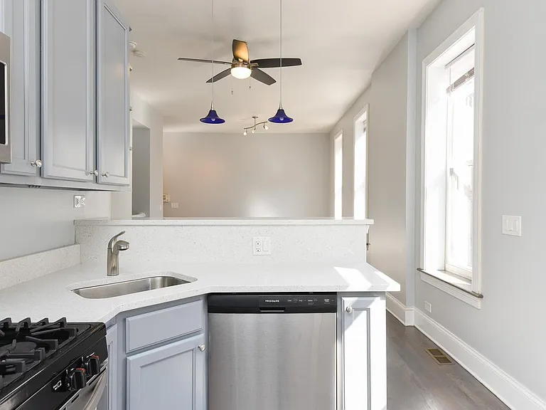1713 W Julian St #1R — Photo 12
