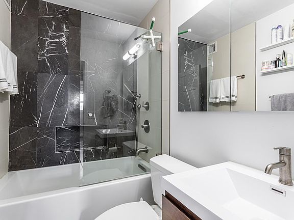 4th image of 301 Cathedral Pkwy #8U
