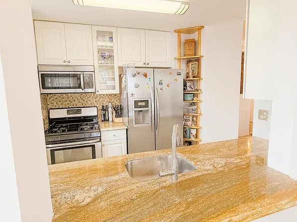 60 Oceana Drive West image 7 of 21