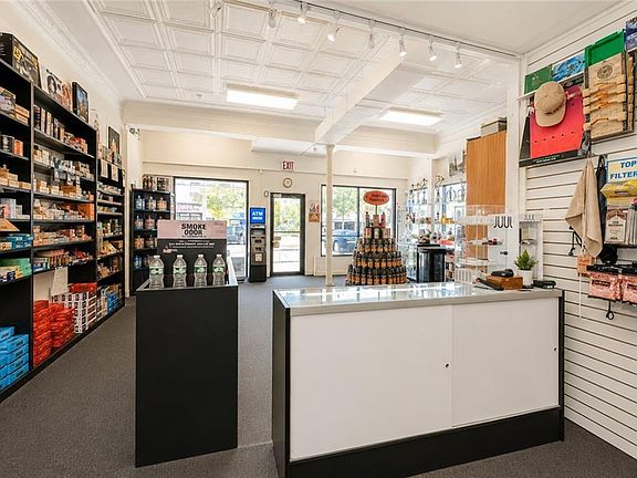 3rd image of 1201 Bay St