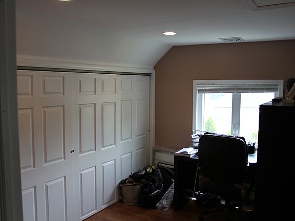 3rd image of 9 Horn Ln