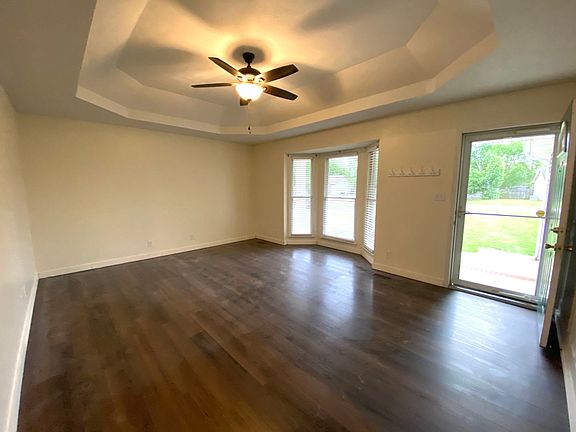 3rd image of 627 Flower Dr