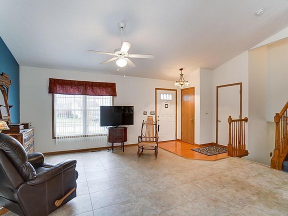 3rd image of 504 Sandmar Dr