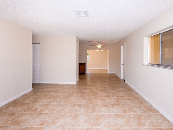 3rd image of 142 SE Soneto Ct
