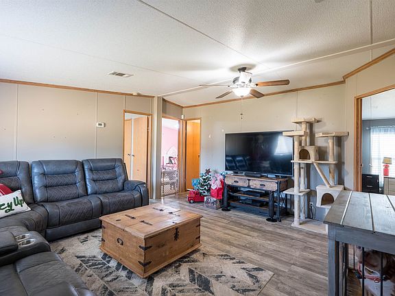 3rd image of 164 SE Alamo Ln