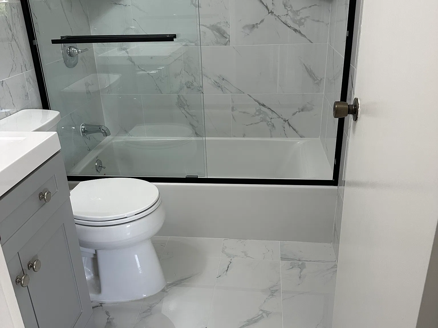2 bed, 900 sqft, $3,300 — Photo 3