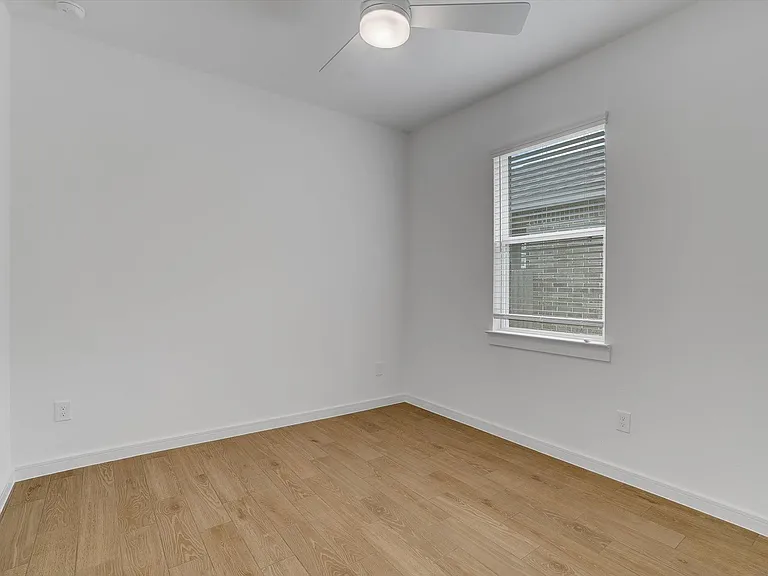 8438 Bay Ridge Cir — Photo 36
