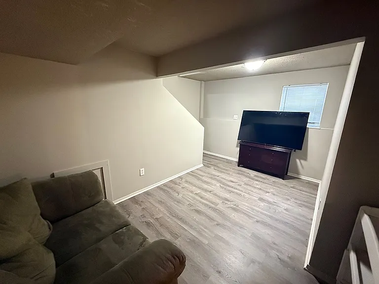 212 Wheaton Ct — Photo 17