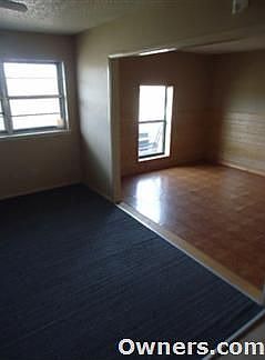 5th image of 1010 SW 42nd St