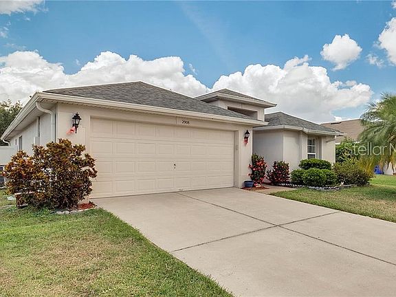 3rd image of 2908 Willow Creek Ln
