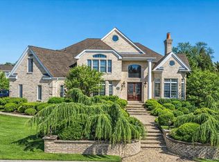 22 Turnberry Court, Dix Hills, NY