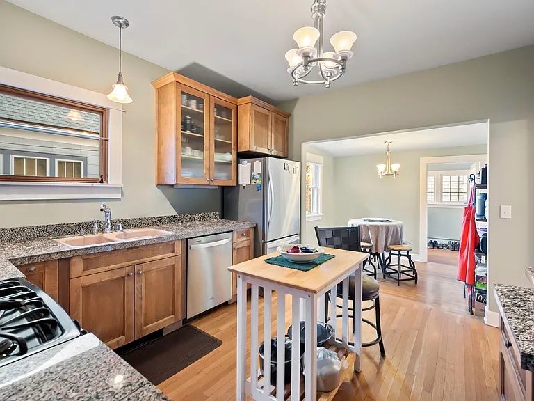 326 E Monument St — Photo 10