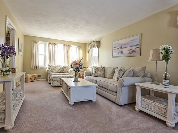 5th image of 19 Sherwood Dr