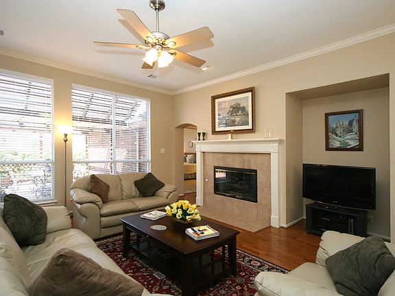 Cozy Family Room w/ Gas Logs In Fireplace