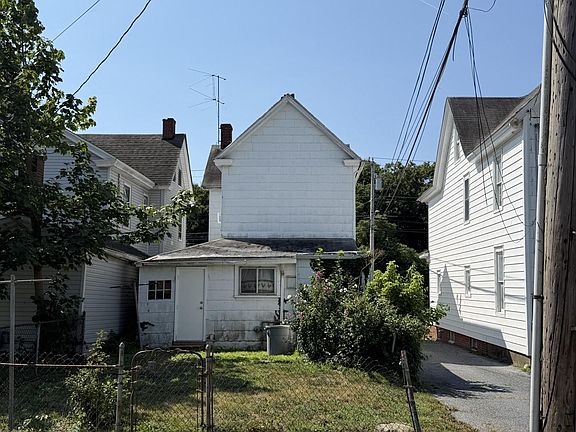 2nd image of 313 W Division St