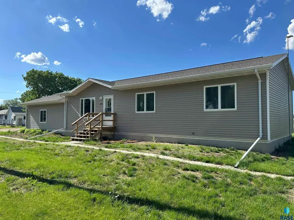 920 Main St, Scotland, SD 57059