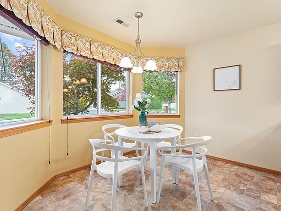 4th image of 3611 E Salisbury Ln