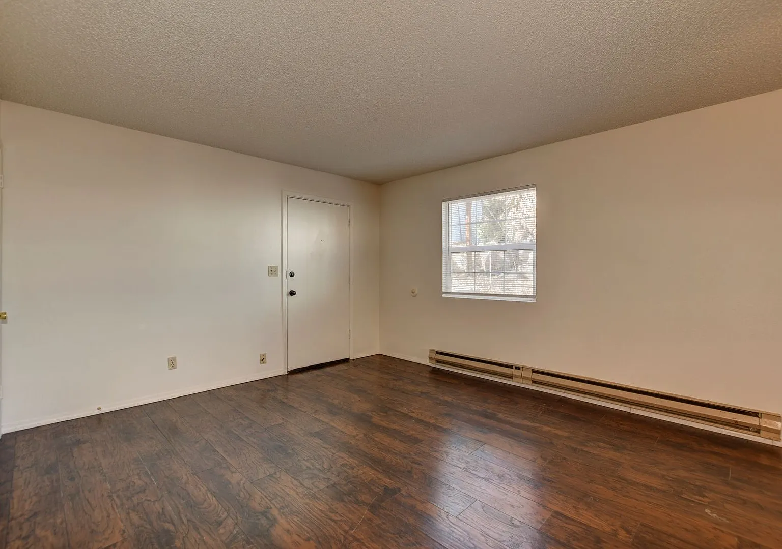 638 2nd Street (aka 202 W Navajo Dr) — Photo 4