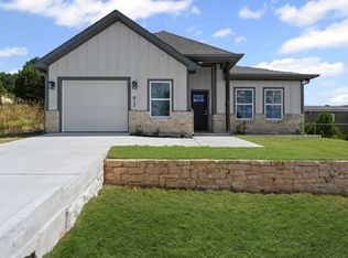 913 Pease River Dr, Granbury, TX 76048