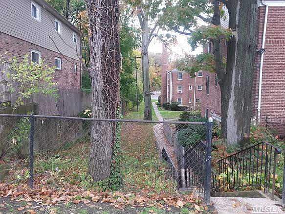 2nd image of 82 Sea Cliff Ave