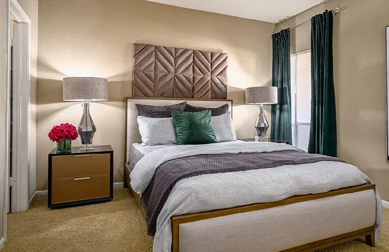 Woodlake Oaks Apartments — Photo 6