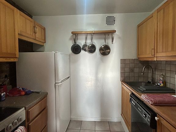 2nd image of 413 E 85th St APT 4R