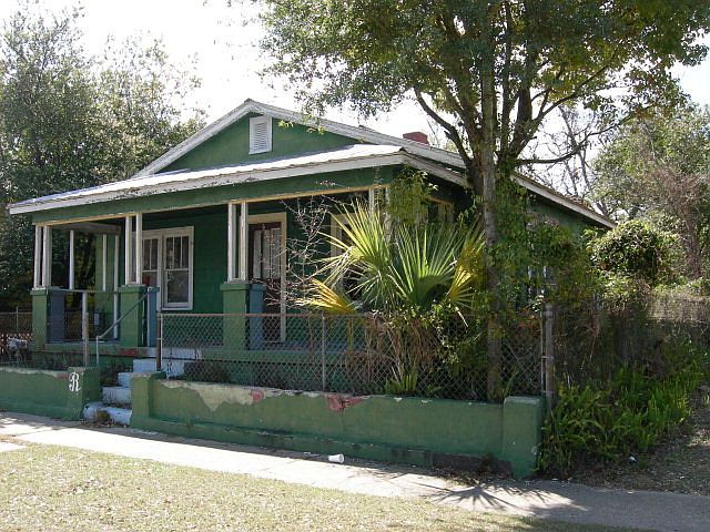 2nd image of 1523 Albany St