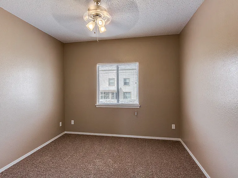 12233 Iverson Ct — Photo 20