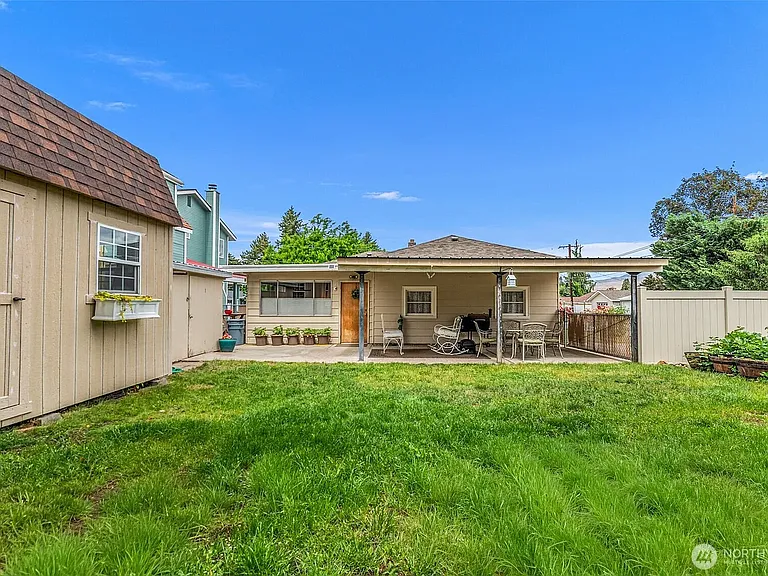 1103 Jefferson St — Photo 4