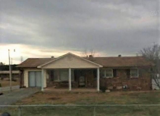 1st image of 9 Spruce Ct