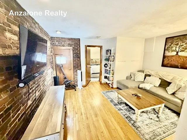 22 Thacher St #3 — Photo 16