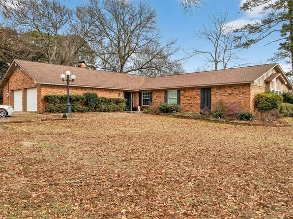 2090 Fort Dr, Longview, TX 75604