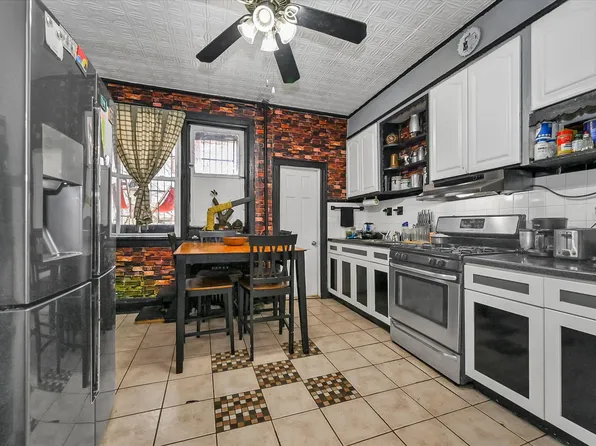 758 Glenmore Avenue image 7 of 10