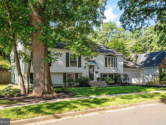 3rd image of 1553 Farlow Ave