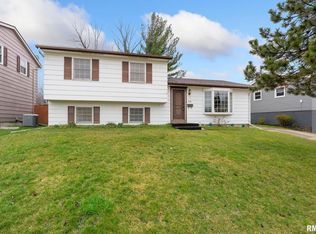 2238 N Thornwood Ave, Davenport, IA 52804