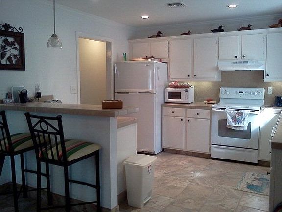2nd image of 522 S Verne St
