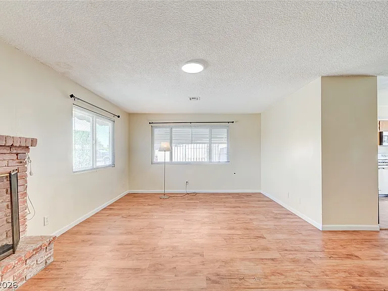 3917 W Oakey Blvd — Photo 6