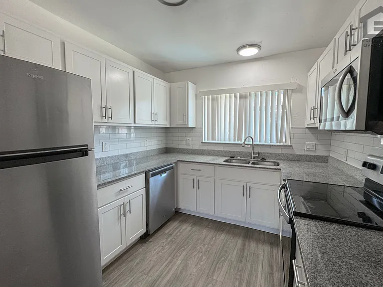 1342 E Willetta St — Photo 15
