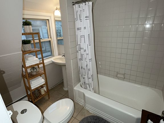 5th image of 106 N Munn Ave