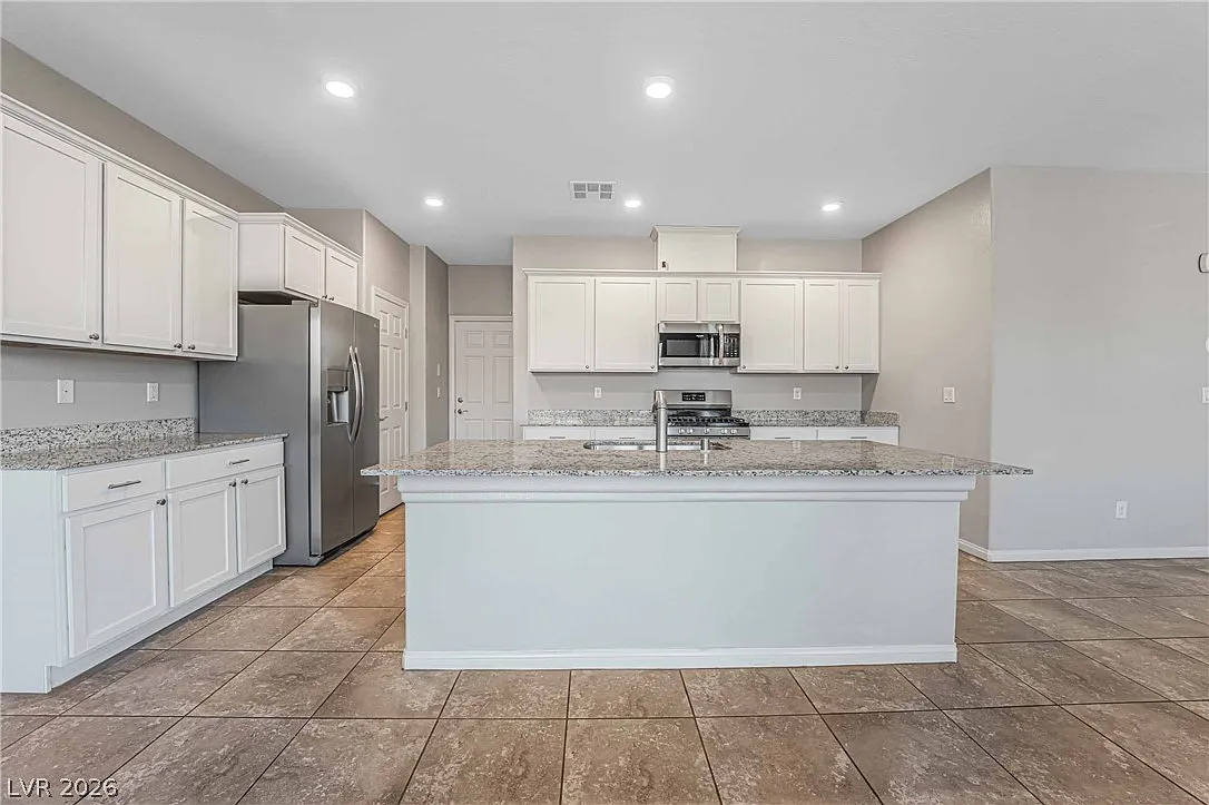 3 bed, 2.5 bath, 2180 sqft, $2,300 — Photo 4