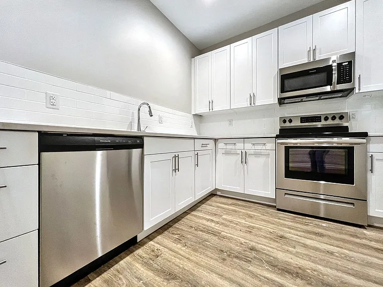 501 W Mulberry St — Photo 5